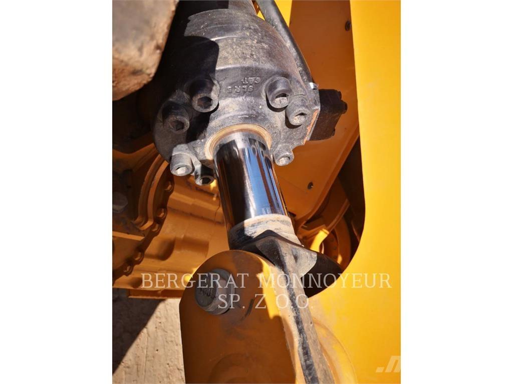 CAT 972 Kolesové nakladače