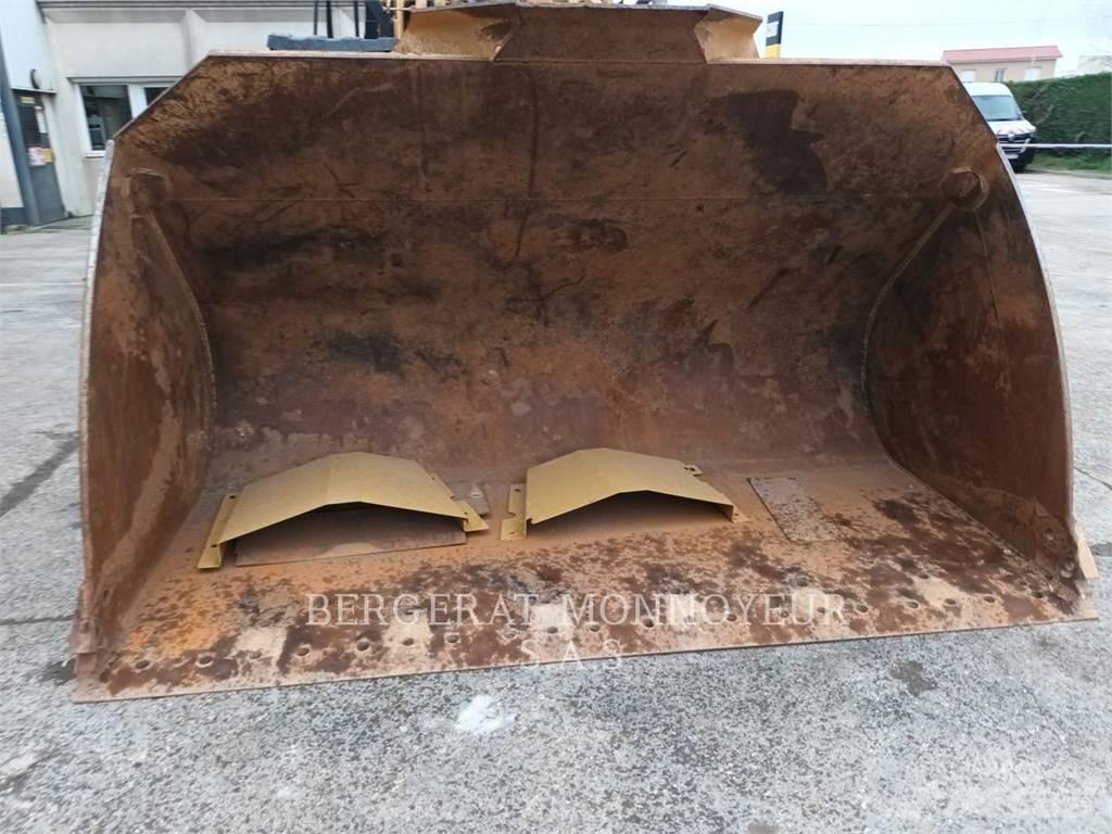 CAT 972M Kolesové nakladače