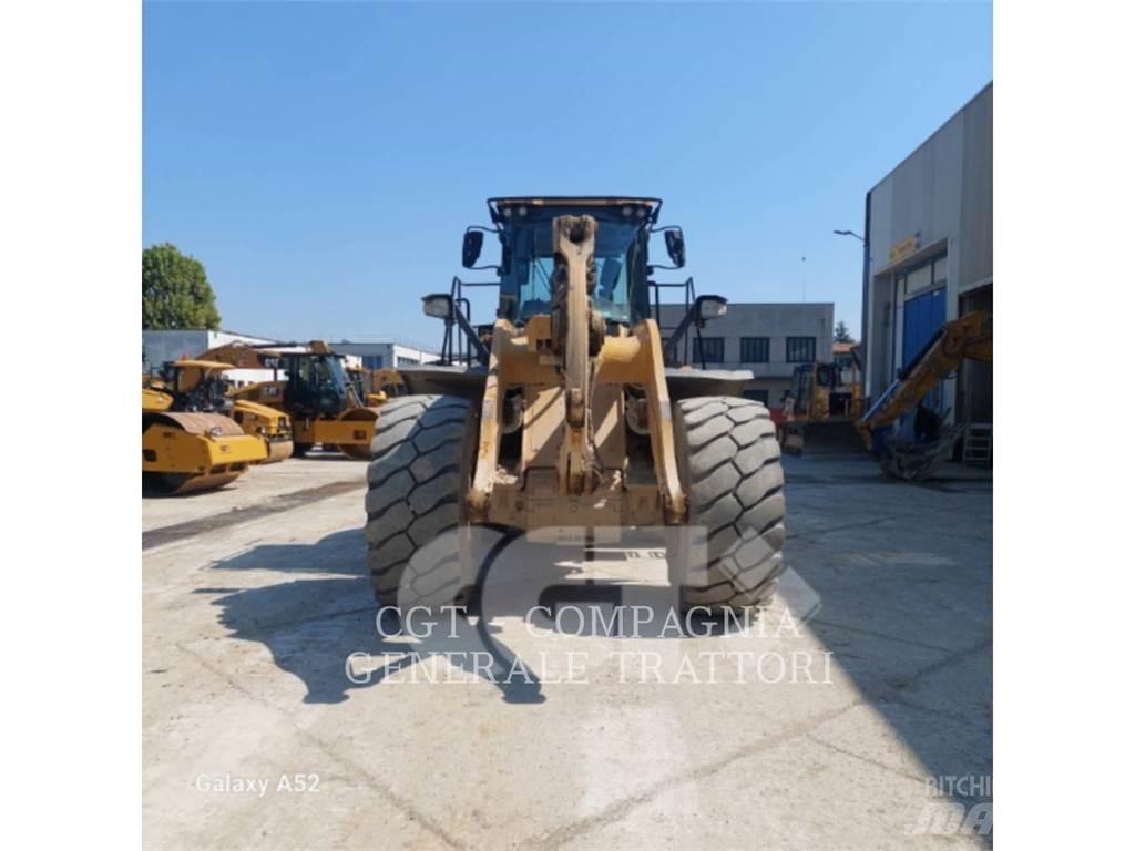 CAT 972M Kolesové nakladače