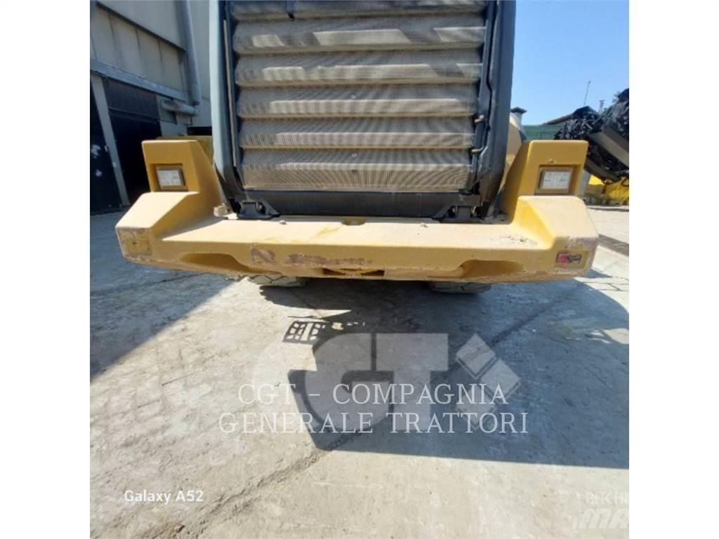 CAT 972M Kolesové nakladače