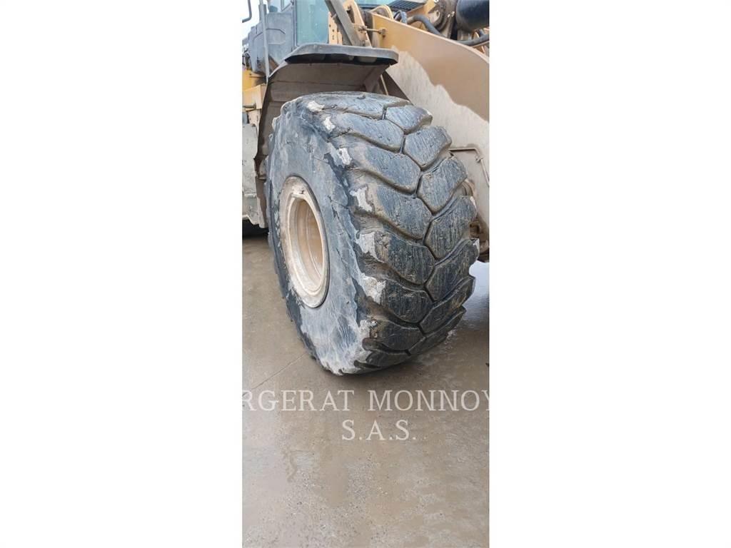 CAT 972M Kolesové nakladače
