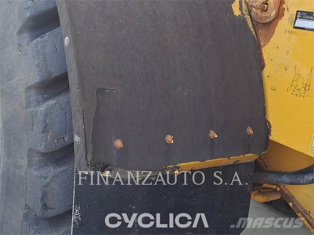 CAT 972M Kolesové nakladače