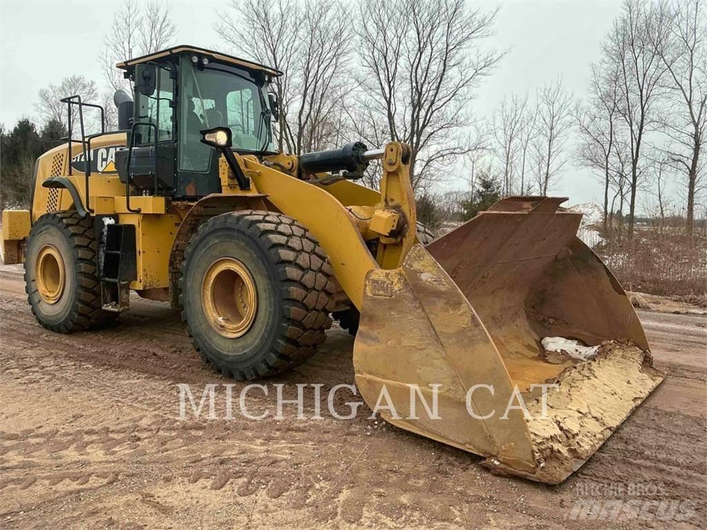 CAT 972M Kolesové nakladače