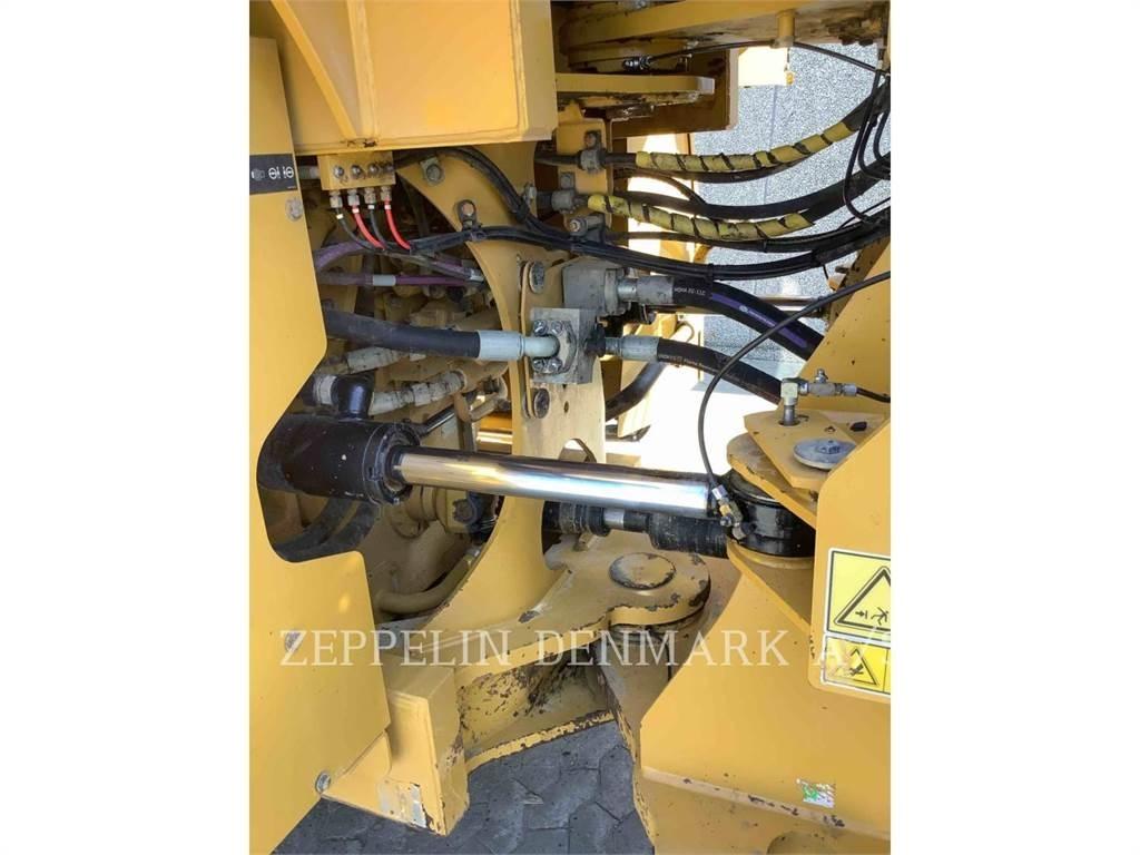 CAT 972M Kolesové nakladače