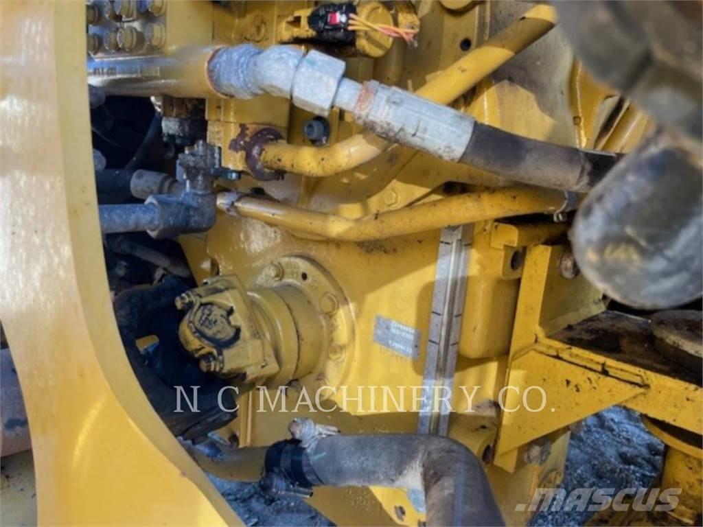 CAT 972M Kolesové nakladače