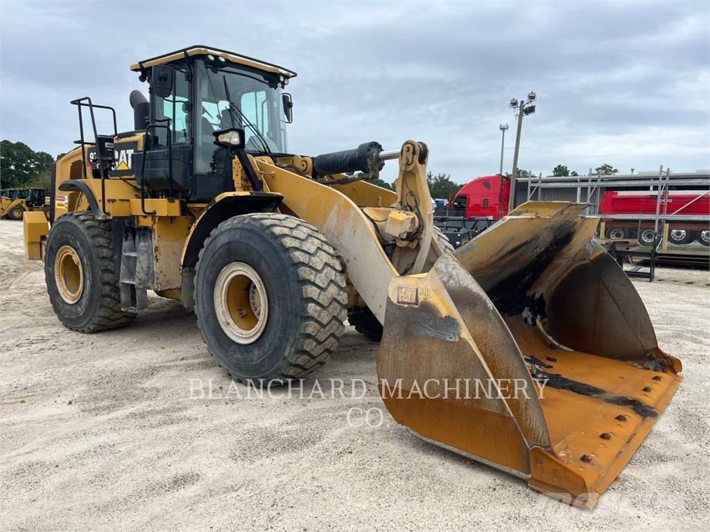 CAT 972M Kolesové nakladače