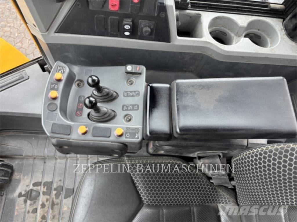 CAT 972M Kolesové nakladače
