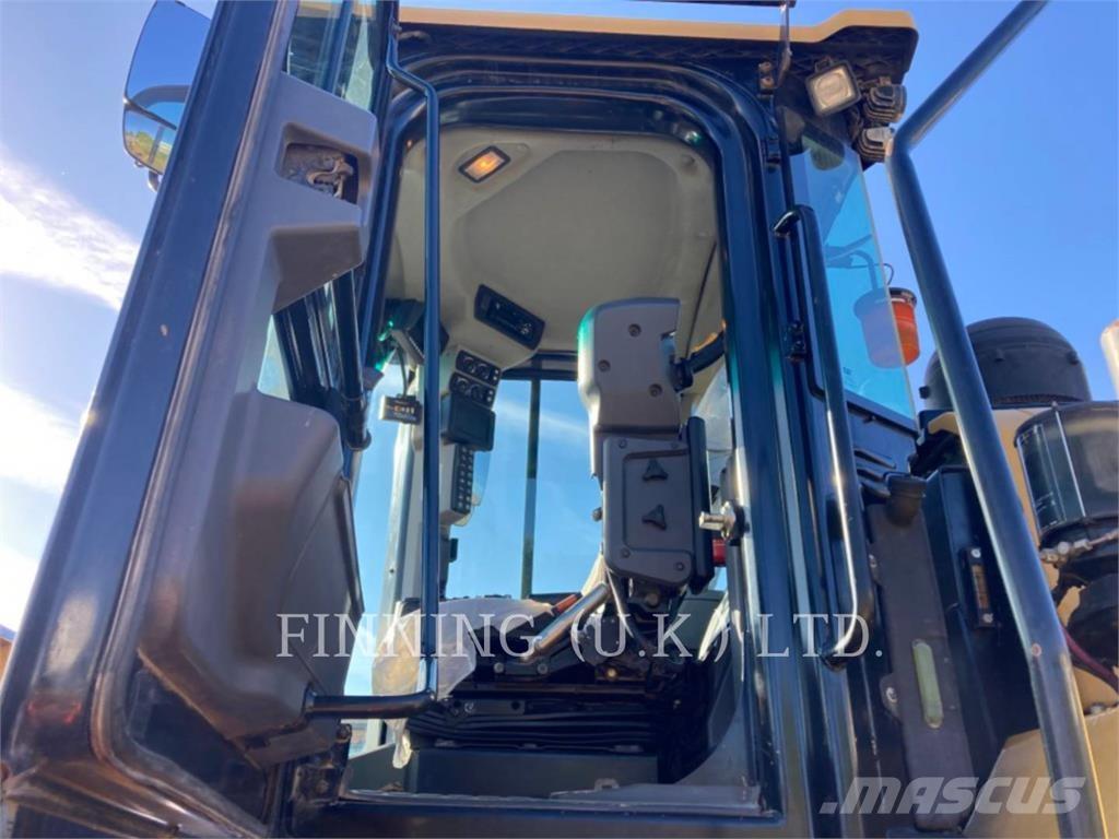 CAT 972M Kolesové nakladače