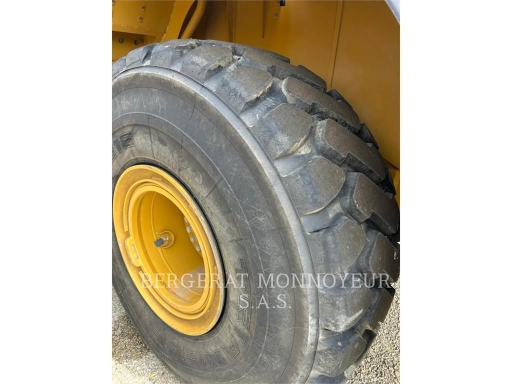 CAT 972M XE Kolesové nakladače