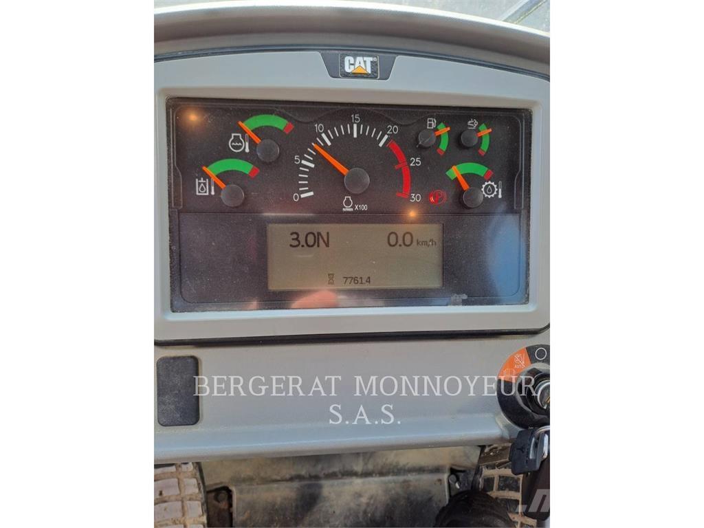 CAT 972M XE Kolesové nakladače