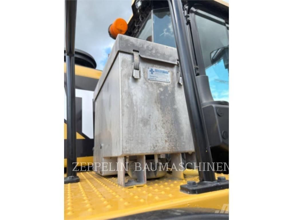 CAT 972MXE Kolesové nakladače