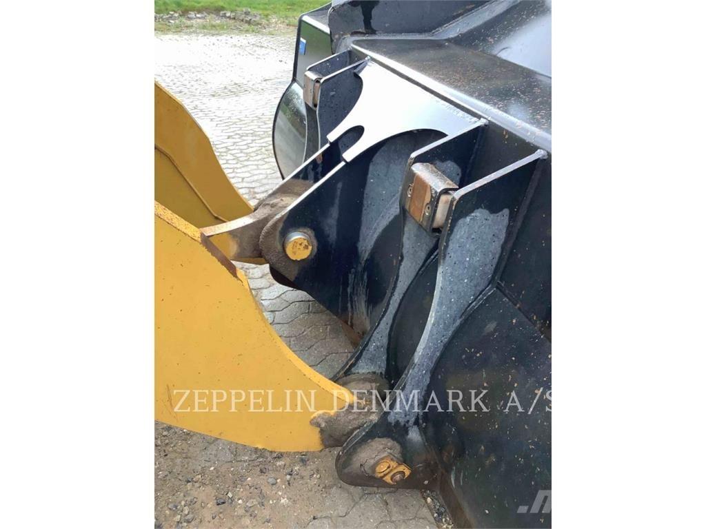 CAT 972MXE Kolesové nakladače