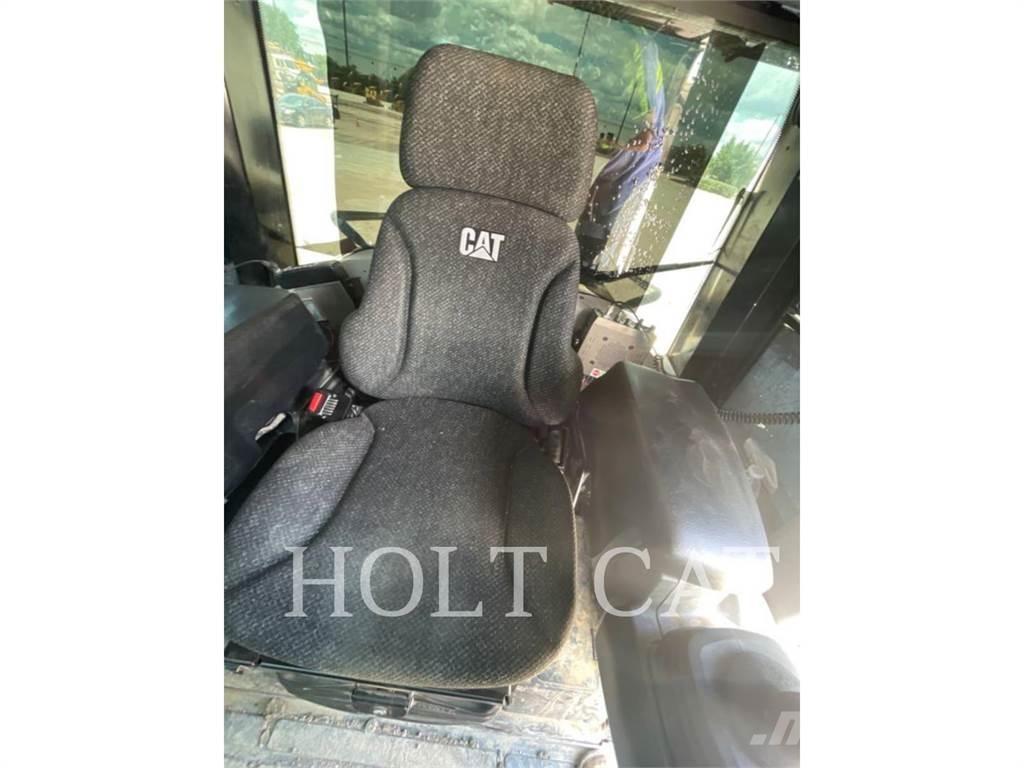 CAT 973K Pásové nakladače