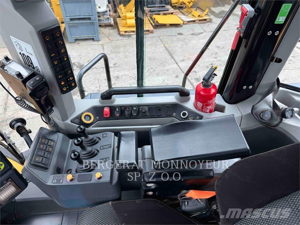 CAT 980 Kolesové nakladače