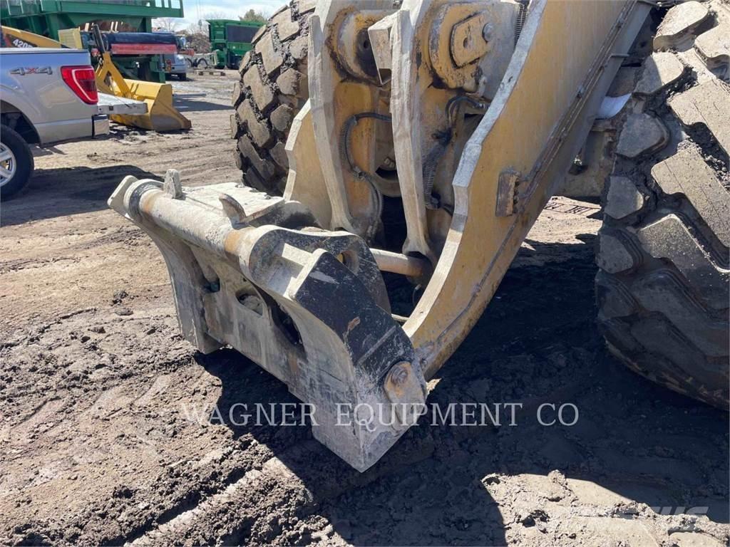 CAT 980M Kolesové nakladače