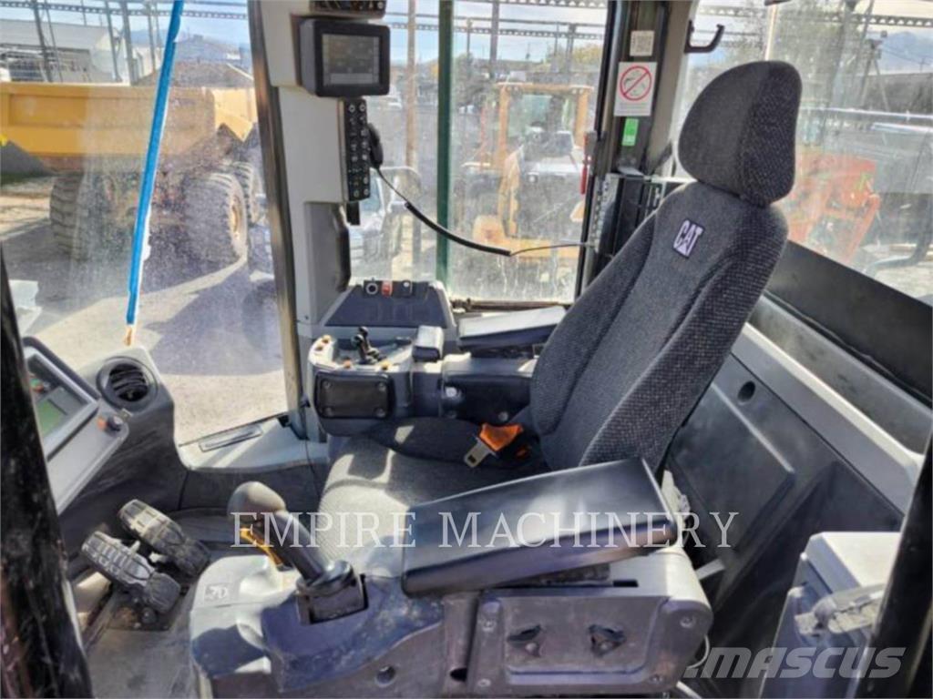 CAT 980M Kolesové nakladače