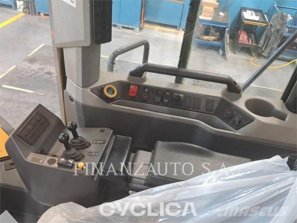 CAT 980XE Kolesové nakladače