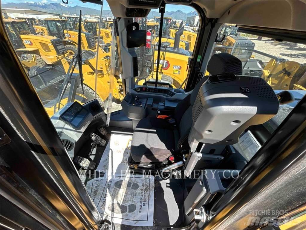 CAT 982 Kolesové nakladače