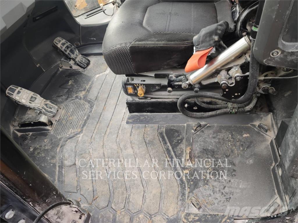 CAT 982-14XE Kolesové nakladače