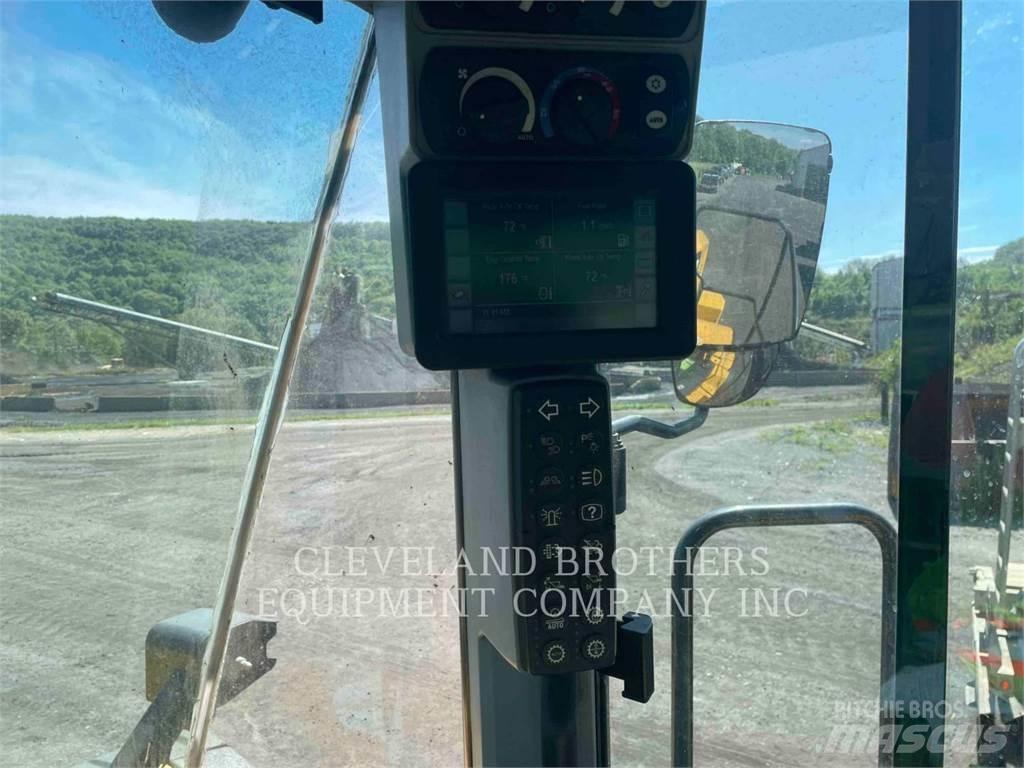 CAT 982M Kolesové nakladače