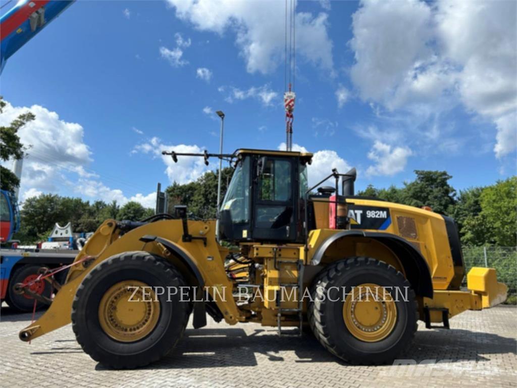 CAT 982M Kolesové nakladače