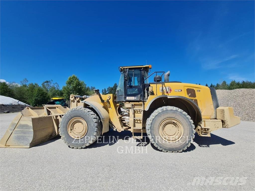 CAT 982M Kolesové nakladače