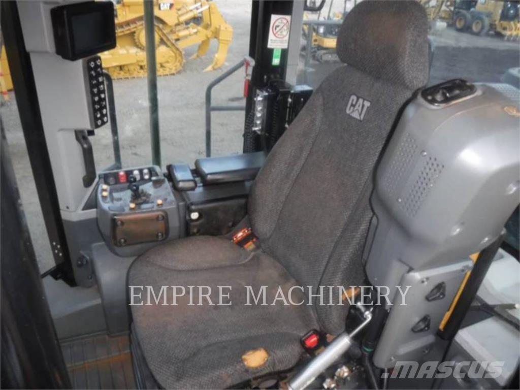 CAT 982M Kolesové nakladače