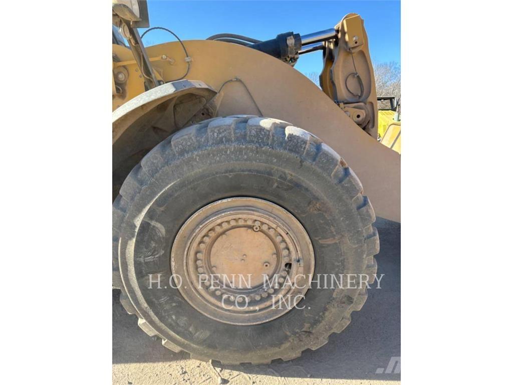 CAT 982M Kolesové nakladače