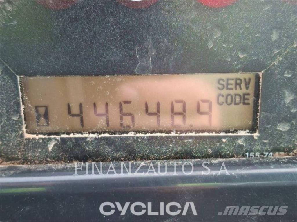 CAT 988G Kolesové nakladače