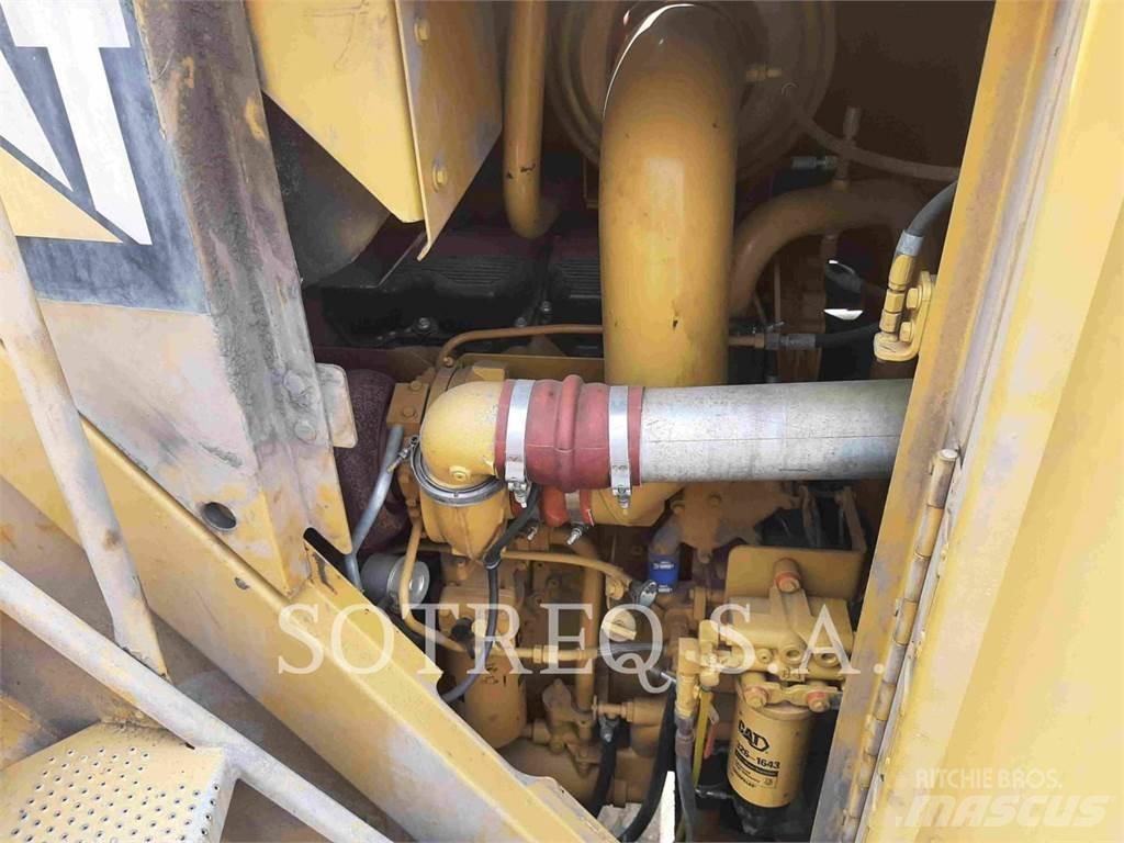 CAT 988H Kolesové nakladače