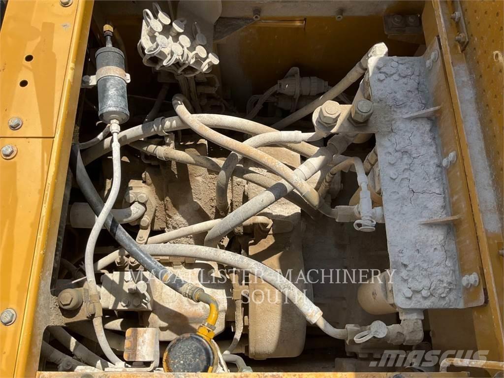 CAT 988H Kolesové nakladače