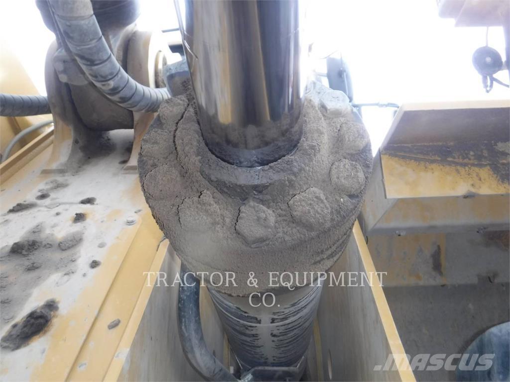 CAT 988K Kolesové nakladače