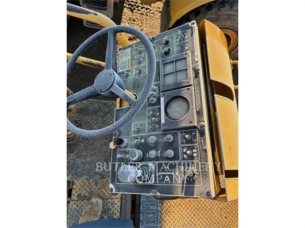 CAT AP-1000B Finišéry