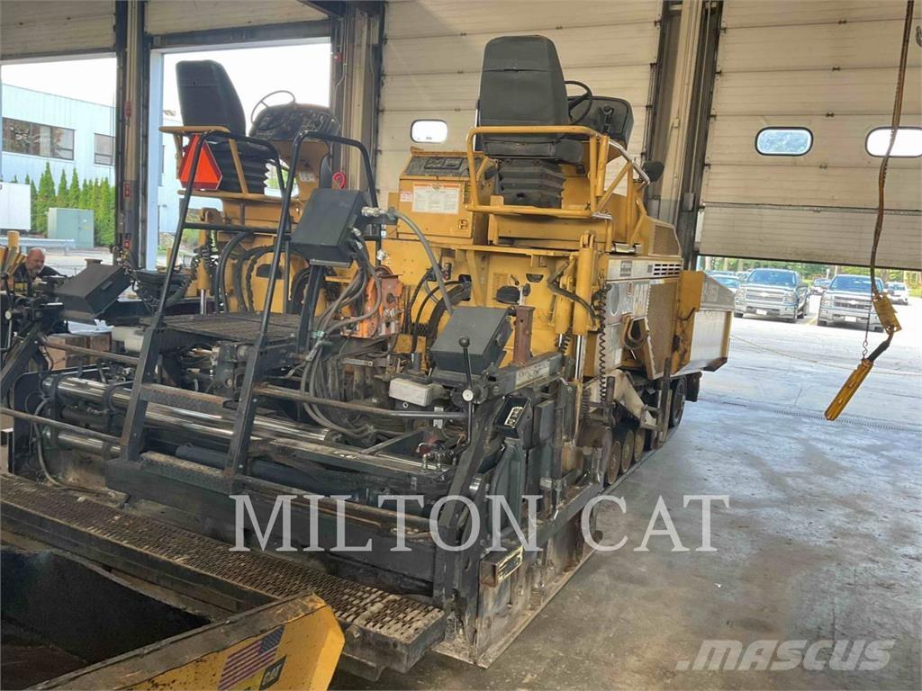CAT AP-1055D Finišéry