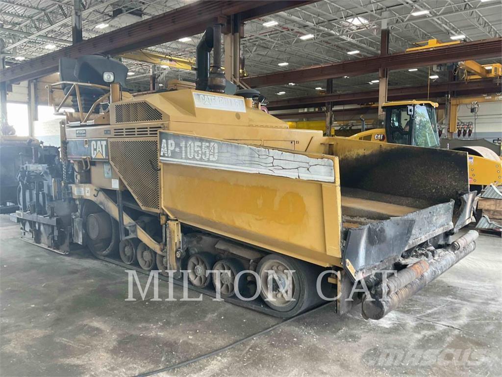 CAT AP-1055D Finišéry