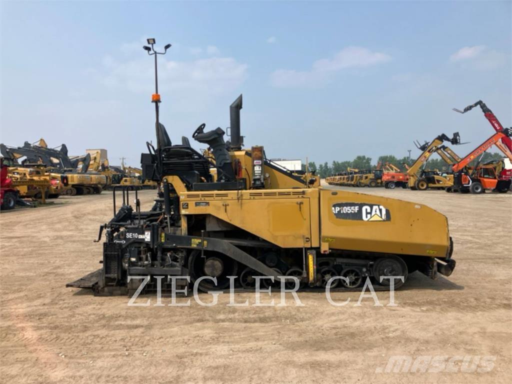 CAT AP1055F Finišéry