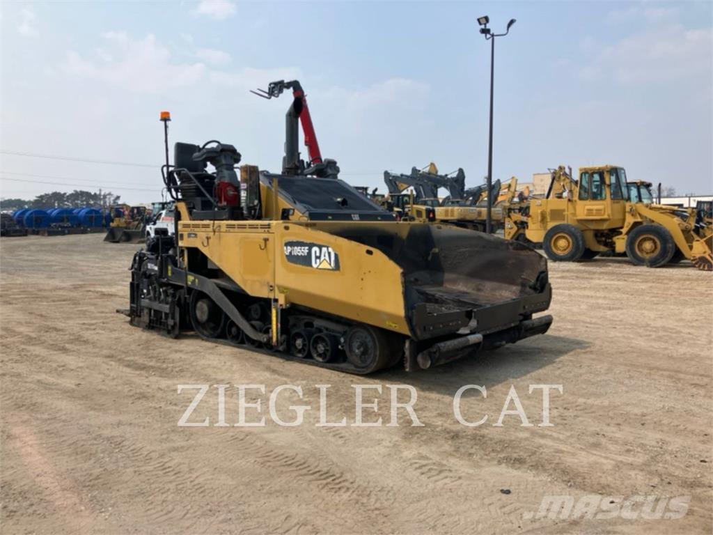 CAT AP1055F Finišéry