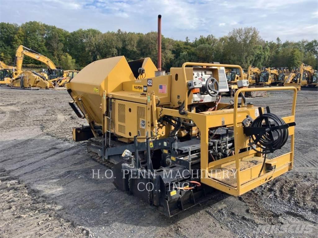 CAT AP255E Finišéry