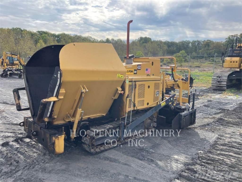 CAT AP255E Finišéry
