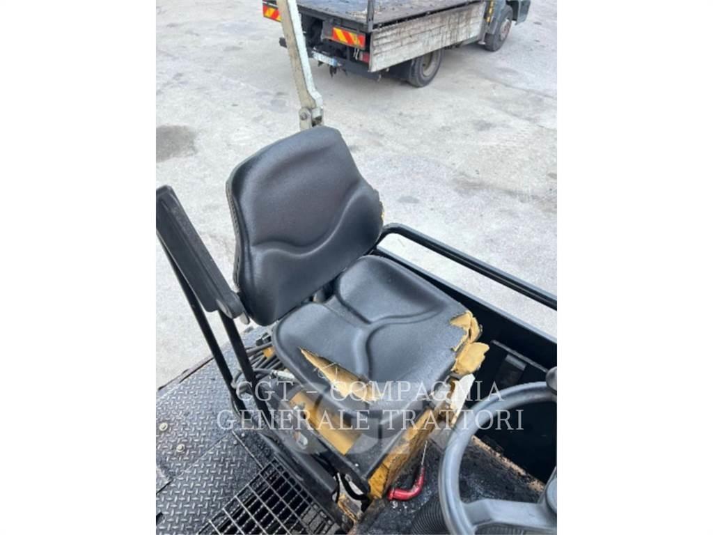 CAT AP300 Finišéry