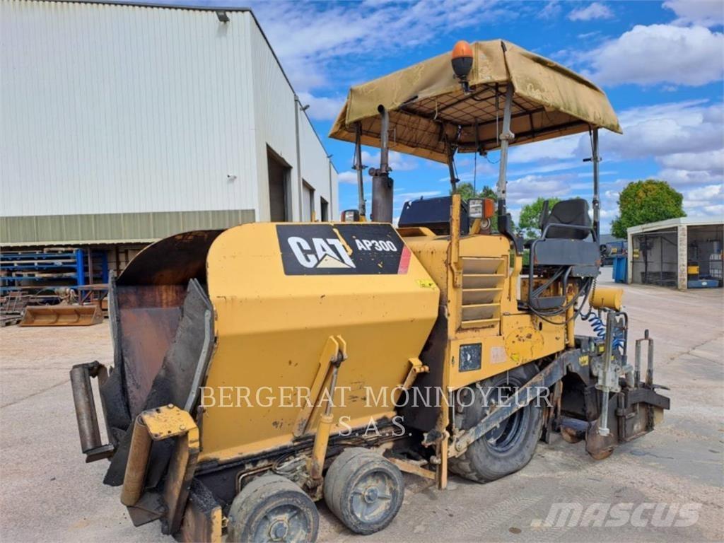 CAT AP300 Finišéry