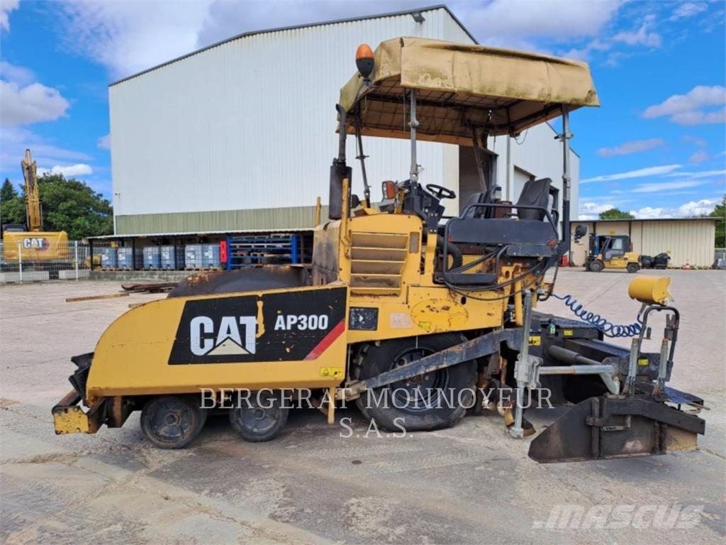 CAT AP300 Finišéry
