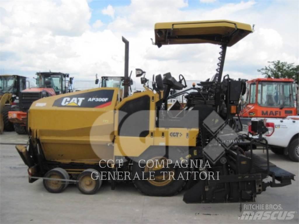 CAT AP300F Finišéry