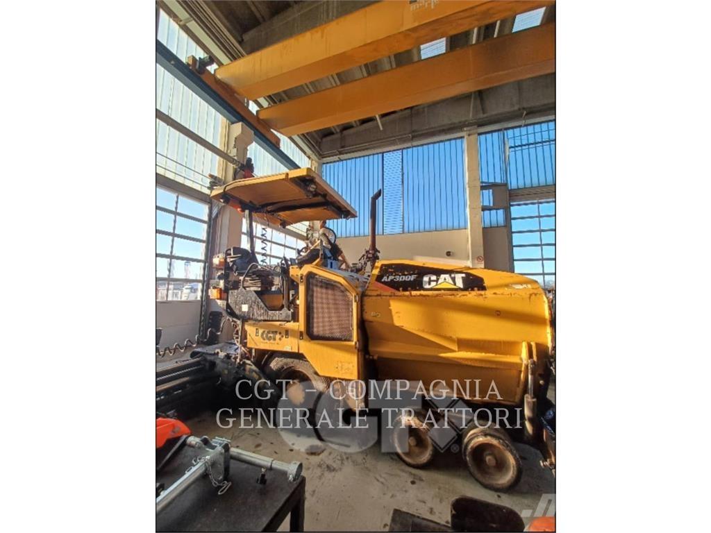 CAT AP300F Finišéry