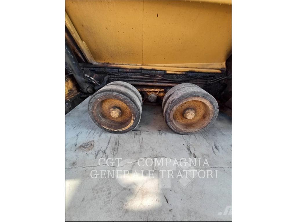 CAT AP300F Finišéry