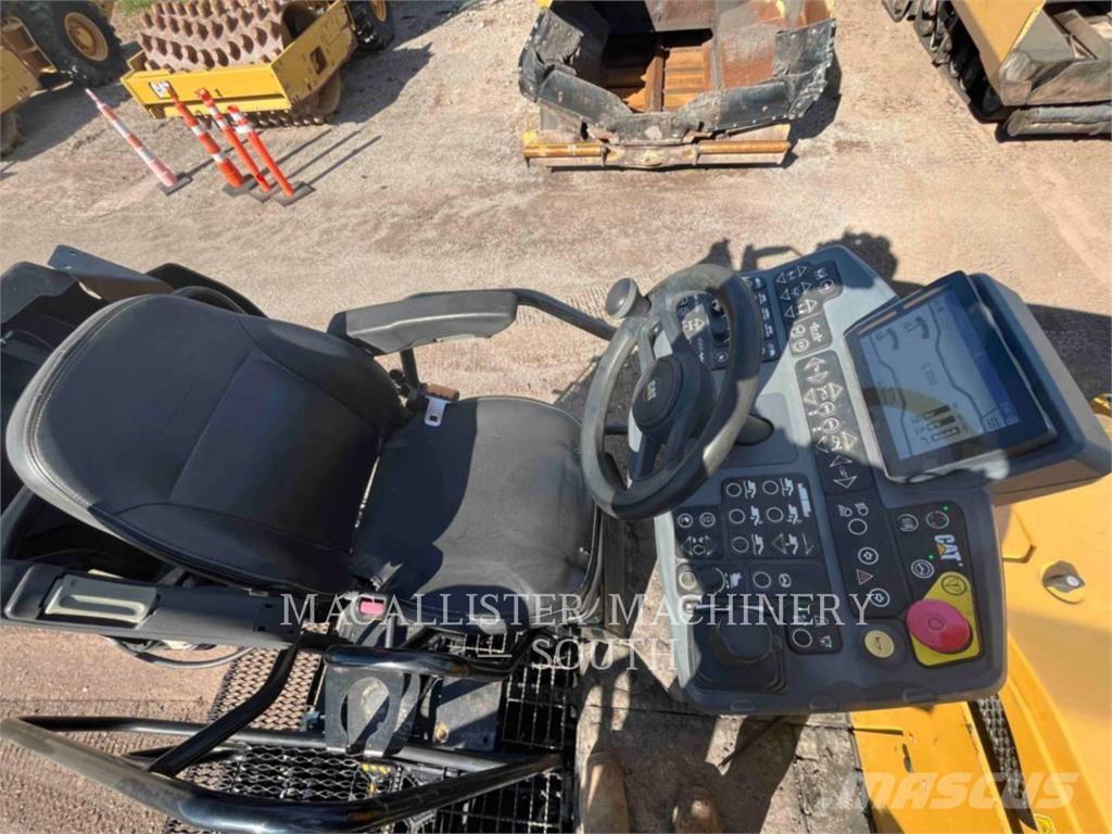 CAT AP555 Finišéry