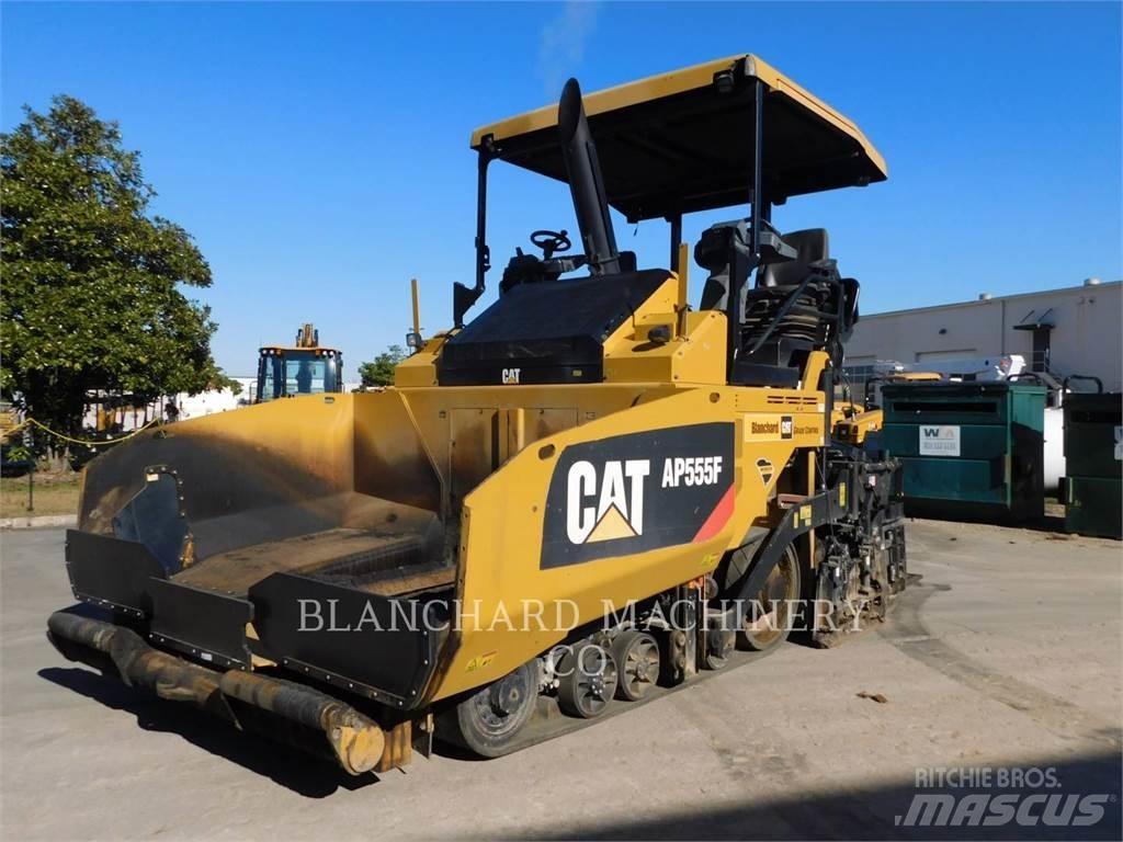 CAT AP555F Finišéry