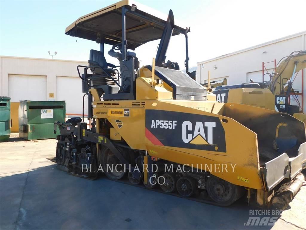 CAT AP555F Finišéry