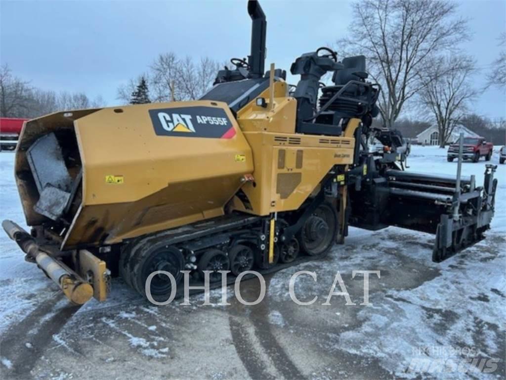 CAT AP555F Rozstrekovače asfaltu