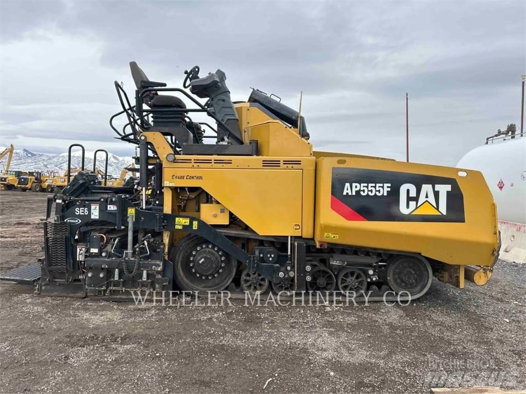 CAT AP555F Finišéry